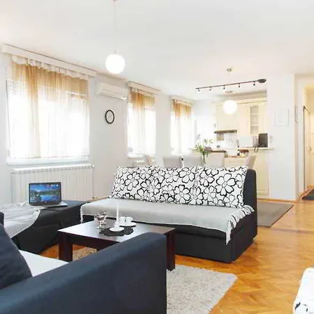 Hip & Spacious Apartment