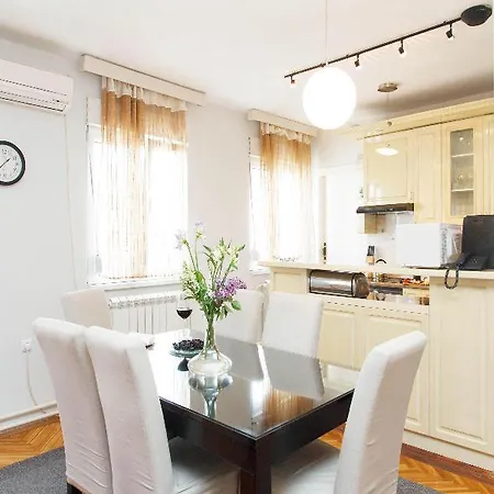 Hip & Spacious Apartment