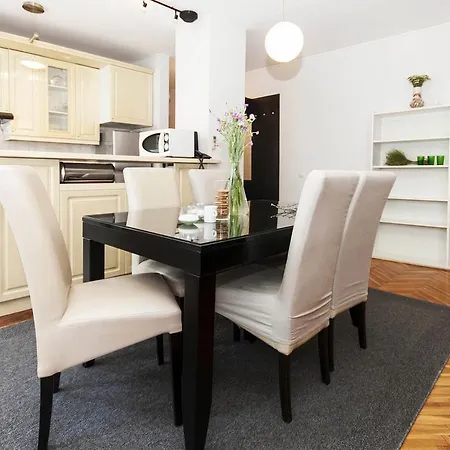 Hip & Spacious Apartment *